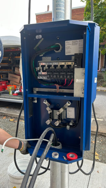 L'intérieur de la borne de recharge